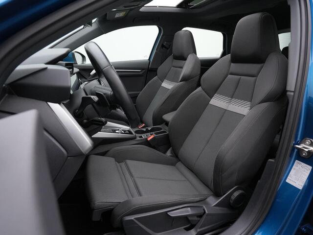 Audi A3 SPORTBACK 30 TFSI 110 pk S-tronic Ambition | Panoramadak | Sportstoelen | Navigatie | Parkeersensoren achter
