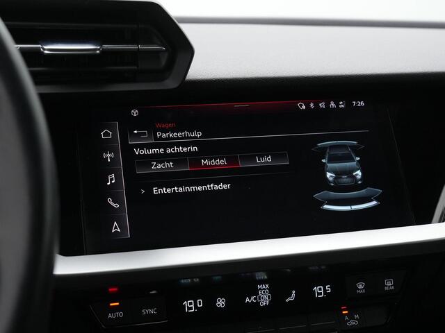 Audi A3 SPORTBACK 30 TFSI 110 pk S-tronic Ambition | Panoramadak | Sportstoelen | Navigatie | Parkeersensoren achter
