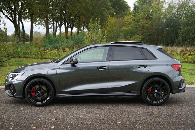Audi A3 SPORTBACK 45 TFSI e S-line 245PK Panodak RS Stoelen Matrix B&O Massage VOL!