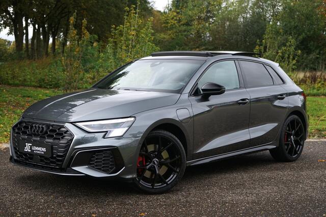 Audi A3 SPORTBACK 45 TFSI e S-line 245PK Panodak RS Stoelen Matrix B&O Massage VOL!