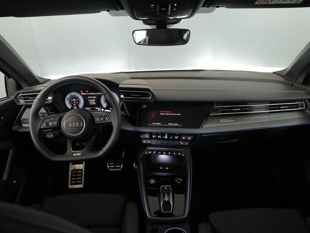 Audi A3 SPORTBACK 45 TFSI e S edition Competition 272 pk S-tronic | Verlengde garantie | Navigatie | Panoramadak | Parkeersensoren (Park assist) | Achteruitrijcamera | S-Line |