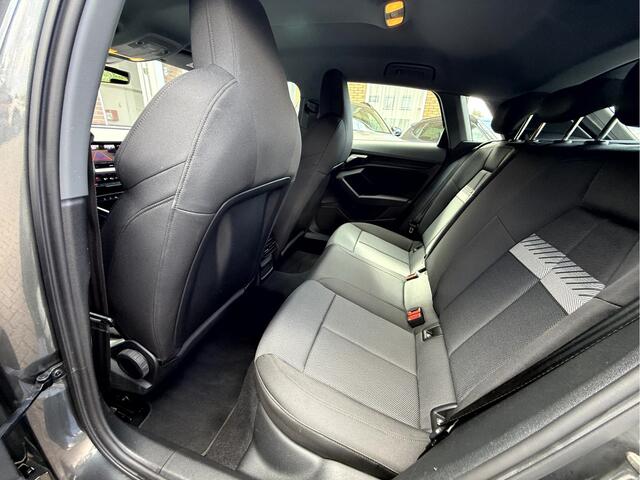 Audi A3 SPORTBACK 30 TFSI S edition Camera, Stoelverwarming, Matrix Led