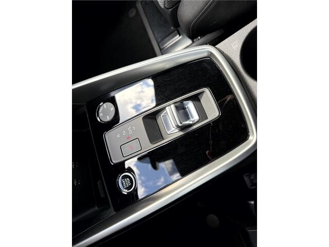 Audi A3 SPORTBACK 30 TFSI S edition Camera, Stoelverwarming, Matrix Led