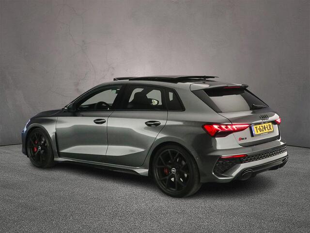 Audi A3 SPORTBACK 2.5 TFSI RS 3 quattro | Panorama Dak | Apple/Android Play | Adaptive Cruise | Camera | Carbon | Head-up | Matrix | Adaptief Demping Systeem | Sfeerverlichting | LED-lichtpakket |