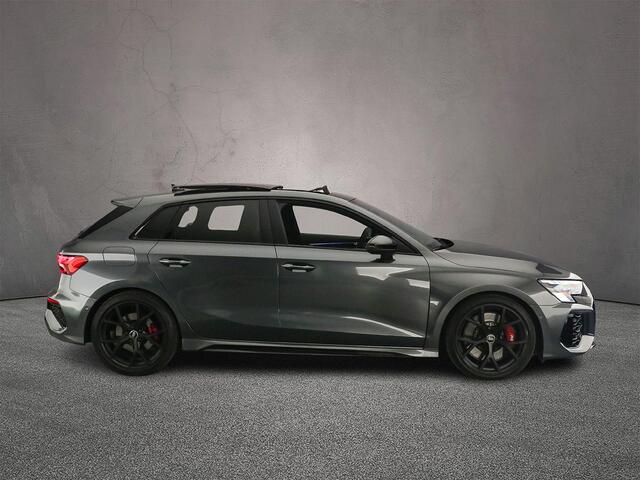 Audi A3 SPORTBACK 2.5 TFSI RS 3 quattro | Panorama Dak | Apple/Android Play | Adaptive Cruise | Camera | Carbon | Head-up | Matrix | Adaptief Demping Systeem | Sfeerverlichting | LED-lichtpakket |