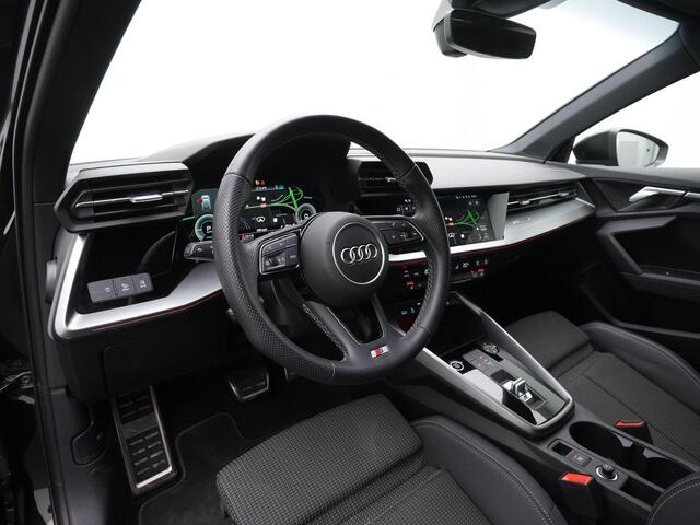 Audi A3 SPORTBACK 40 TFSI e 204 pk S-Line | Panoramadak | Achteruitrijcamera | Stoelverwarming | Navigatie