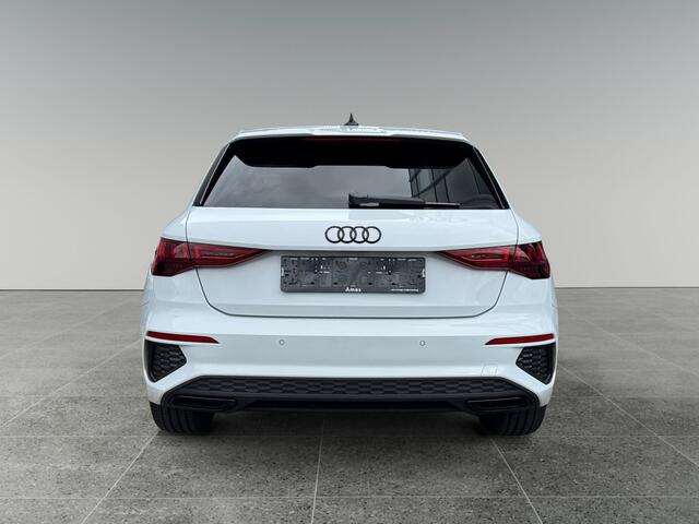 Audi A3 SPORTBACK 40 204pk TFSI e S edition MMI navigatie plus MMI touch | Parkeerassistent | Autom. airconditioning 2 zones