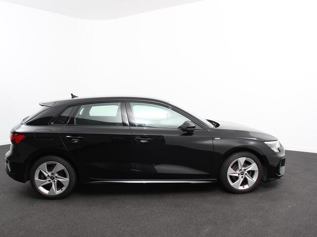 Audi A3 SPORTBACK 30 TFSI S edition S-tronic Navigatie Apple Carplay/Android Auto Parkeersensoren Adaptive Cruise Control Full Led Climate Control Virtual Cockpit Lichtmetalen velgen