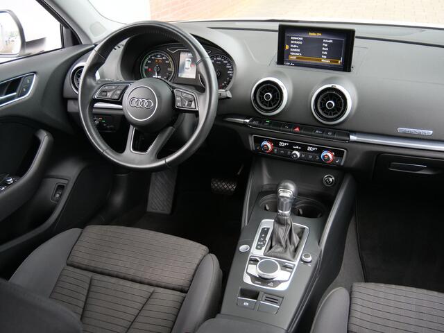 Audi A3 SPORTBACK 40 e-tron Advance Sport 204 Pk Automaat S-Line / Navi / PDC / 17 inch / Sportstoelen / Stoelverwarming