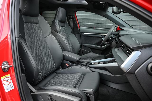 Audi A3 SPORTBACK 45 TFSI e S edition Competition | Panoramadak | 5 jr garantie | Ambiance interieur | Active Cruise | Sonos Sound | S-Seats + Memory | Head-Up | Camera | Stoelverwarming | Keyless