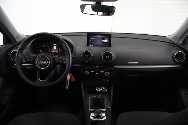 Audi A3 SPORTBACK 35 TFSI Pro Line | 30.000km! | BiXenon | Navigatie | Trekhaak