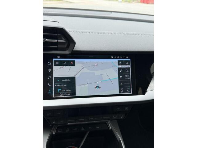 Audi A3 SPORTBACK 40 TFSI S Line | Adaptive cruise control | Trekhaak afneembaar | Lederen bekleding | Stoelverwarming | Camera | Elektrische achterklep | Dodehoeksensoren |