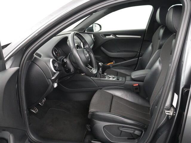 Audi A3 SPORTBACK 1.5 TFSI Sport S Line Edition | Trekhaak | Half leder | Full LED | Navigatie | Bluetooth | Sportstoelen | Parkeerhulp | Climate control | Cruise control | 18'' | Origineel NL | S Line