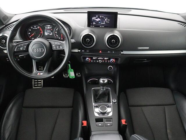 Audi A3 SPORTBACK 1.5 TFSI Sport S Line Edition | Trekhaak | Half leder | Full LED | Navigatie | Bluetooth | Sportstoelen | Parkeerhulp | Climate control | Cruise control | 18'' | Origineel NL | S Line