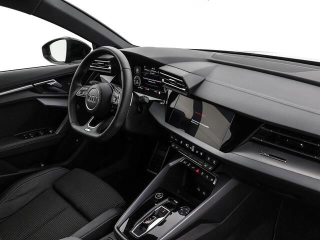Audi A3 SPORTBACK 40 TFSIe 204pk S-tronic S edition · SOH 100% · Camera · Apple/Android Car Play · Navigatie · Stoelverwarming · Zwart optiek · P-Sensoren · 17'' Inch · Garantie t/m 12-06-2029 of 100.000km