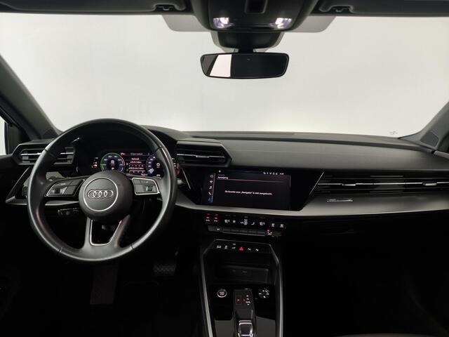 Audi A3 SPORTBACK 45 TFSI e S edition Competition | Panoramadak | Leder |