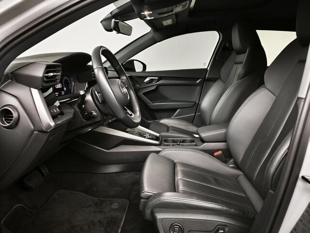 Audi A3 SPORTBACK 45 TFSI e S edition Competition | Panoramadak | Leder |