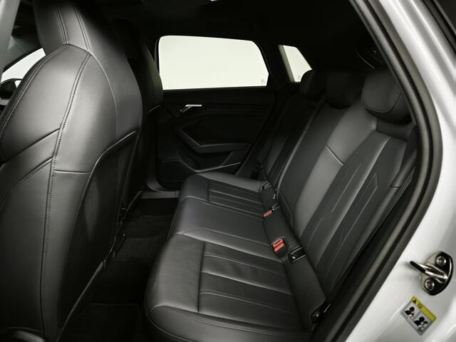 Audi A3 SPORTBACK 45 TFSI e S edition Competition | Panoramadak | Leder |