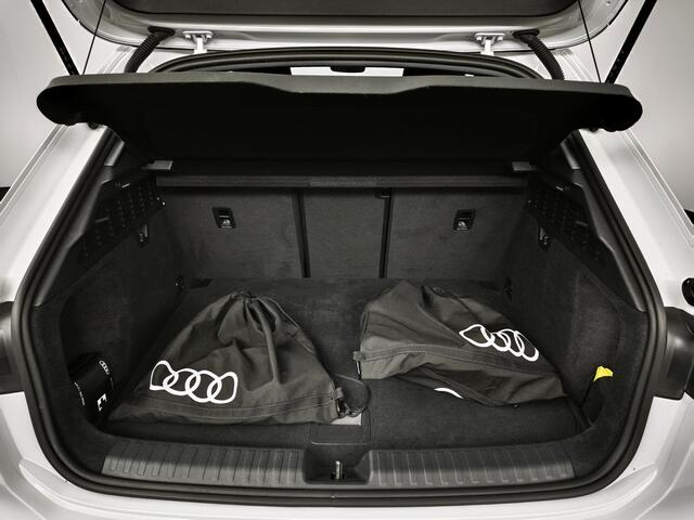 Audi A3 SPORTBACK 45 TFSI e S edition Competition | Panoramadak | Leder |