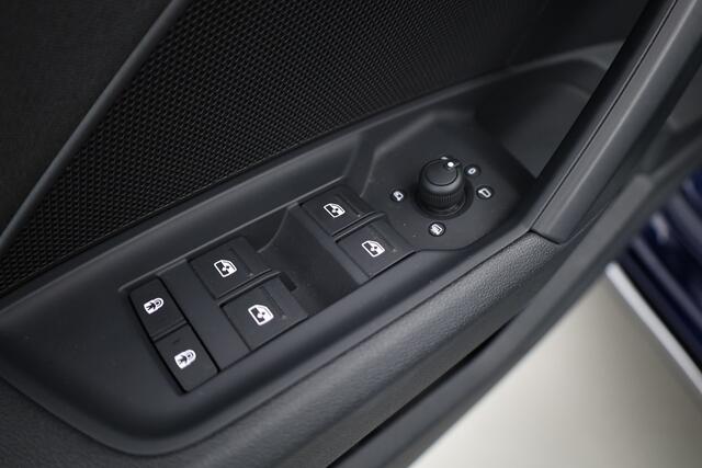 Audi A3 SPORTBACK 45 TFSI e S Line | SOH 96.6% | Pano | Elek. Stoelen | Adapt. Cruise | Camera | Apple CarPlay | Elek. Achterklep | Stoelverw. x