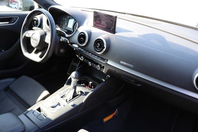 Audi A3 SPORTBACK 1.5 TFSI CoD Automaat 3x S-Line/Nederlandse auto/Cruise control/Matrix led/Parkeersensoren rondom/Climate control/19 inch licht metaal/Navigatie/Bluetooth