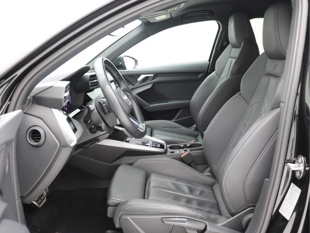 Audi A3 SPORTBACK 35 TFSI S-Line Camera, ACC, Stoelverwarming, Carplay