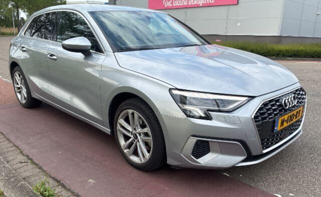Audi A3 SPORTBACK 30 TFSI Advanced edition / App Connect / Navi / 17" velgen