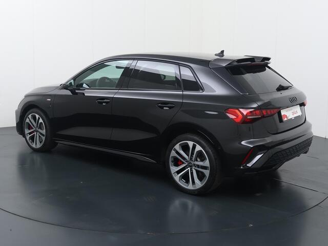 Audi A3 SPORTBACK 45 TFSI e S edition Competition | 272 PK | SoH 100% | Trekhaak | Matrix LED koplampen | Head-up display | S line | Sonos audio |