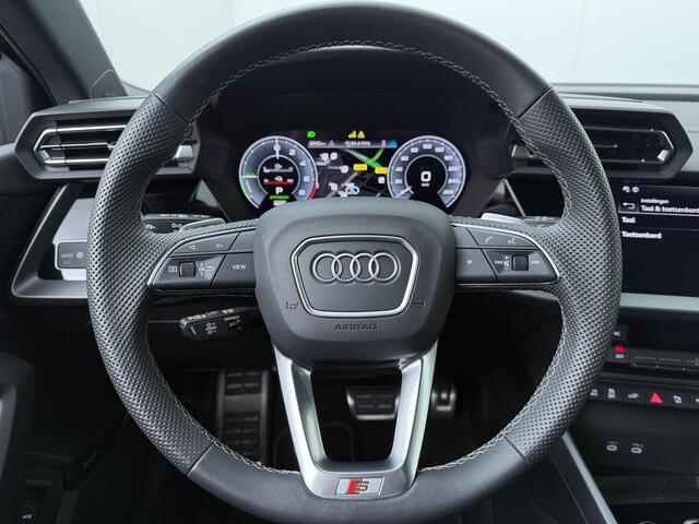 Audi A3 SPORTBACK 45 TFSI e S edition Competition | 272 PK | SoH 100% | Trekhaak | Matrix LED koplampen | Head-up display | S line | Sonos audio |