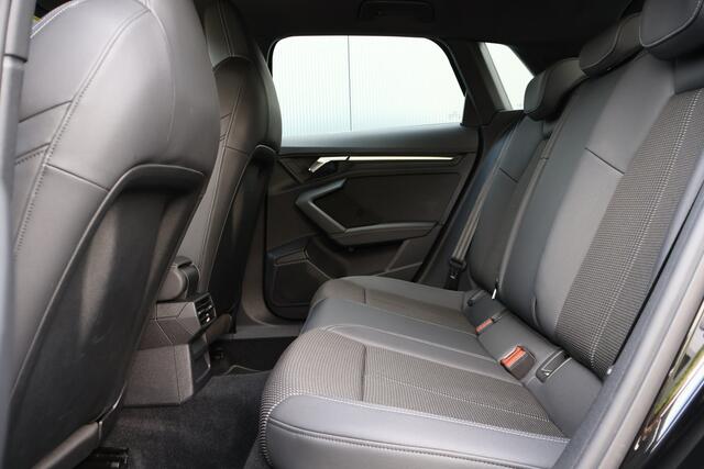 Audi A3 SPORTBACK 35 TFSI S edition Automaat | Virtual Cockpit | Afn. trekhaak | Sportstoelen | Apple Carplay / Android Auto