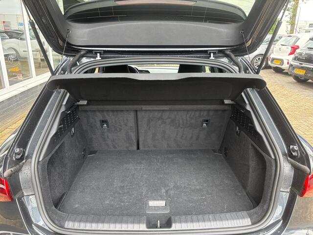 Audi A3 SPORTBACK 30 TFSI Business edition | Sportstoelen | Zwartehemel | Apple Carplay | Stoelverwarming