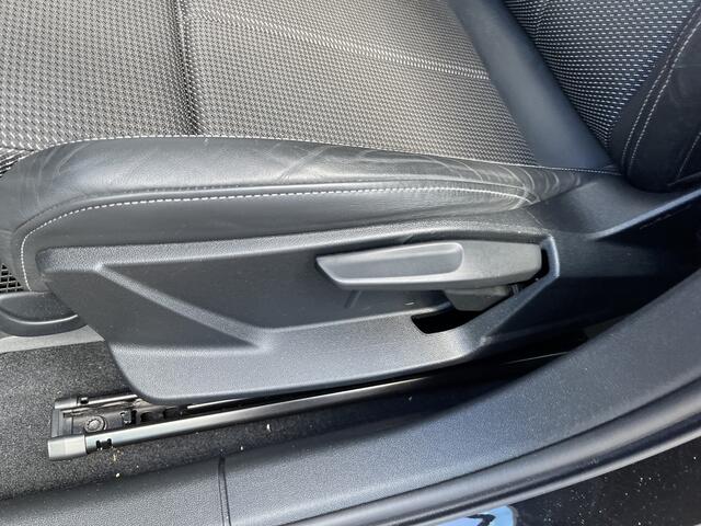 Audi A3 SPORTBACK 35 TFSI S-Line / AUTOMAAT/ 150 PK/ SMARTPHONE INTERFACE/ PARKEER SENSOREN V+A/ CRUISE CONTROL/ KEYLESS/ DIGITAL DASH/ DAB/ NAVI/ CLIMA/ LED/ 17'' LMV