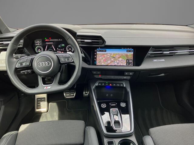 Audi A3 SPORTBACK 40 TFSIe 204PK S Line · Camera 18"Lmv · Apple/Android Car Play · Leder/Stof · Garantie t/m 25-05-2029 of 80000km.