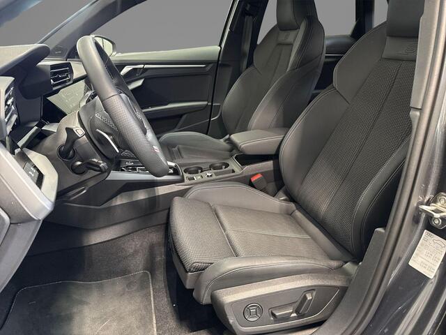 Audi A3 SPORTBACK 45 TFSI e 272pk S edition Competition · SONOS Audio · Camera · Trekhaak · Stoelverwarming · Apple/Android Car Play · Elektrische best. stoel · Adaptive Cruise Control · Garantie t/m 12-08-2030 of 100.000km