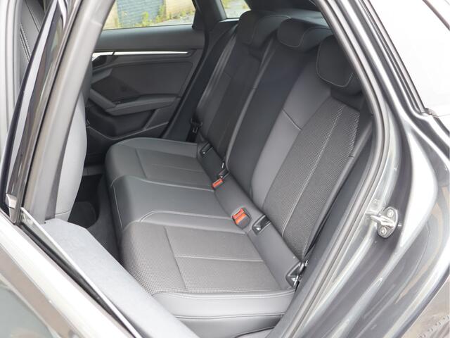 Audi A3 SPORTBACK 35 TFSI edition one S-Line Pano | Matrix LED | ACC | Keyless | Automaat