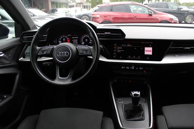 Audi A3 SPORTBACK 30 TFSI Business edition / Trekhaak / CarPlay / Parkeerhulp achter / 17'' / LED Koplampen / Getint glas / DAB / Cruise Control