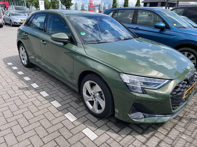 Audi A3 SPORTBACK 35 TFSI Advanced edition NL auto 1e eigenaar, elektrisch verstelbare voorstoelen met geheugen, trekhaak, achteruitrijcamera (rear view), elektrische achterklep, keyless entry, verwarmbare voorstoelen, 3 zone climatronic, adaptieve cruise control (acc), Ap