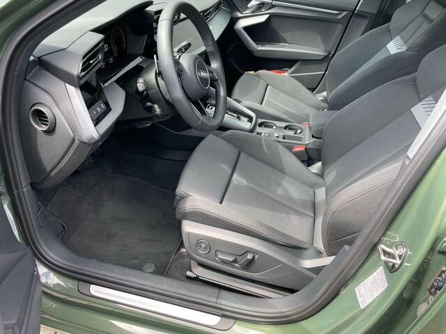 Audi A3 SPORTBACK 35 TFSI Advanced edition NL auto 1e eigenaar, elektrisch verstelbare voorstoelen met geheugen, trekhaak, achteruitrijcamera (rear view), elektrische achterklep, keyless entry, verwarmbare voorstoelen, 3 zone climatronic, adaptieve cruise control (acc), Ap
