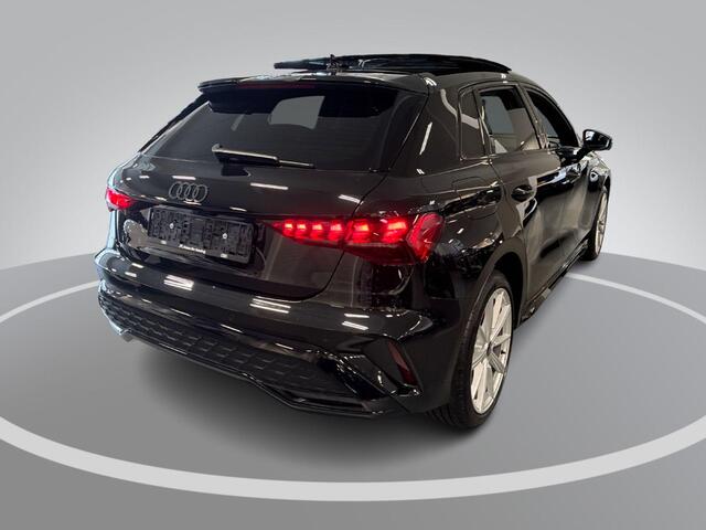 Audi A3 SPORTBACK 45 TFSIe 272pk S-Tronic S edition Competition · Panoramdak · Camera · SONOS Sound · Head-Up Display · Matrix LED · Garantie t/m 28-09-2030 of 100.000km