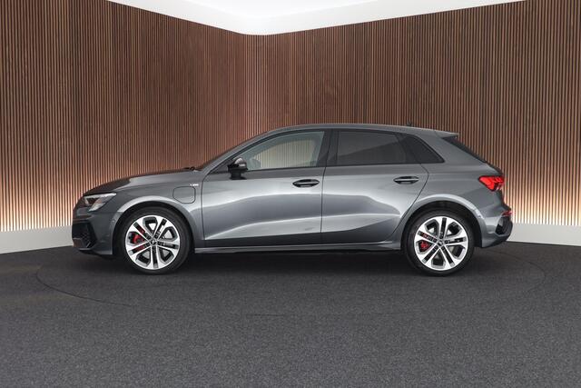 Audi A3 SPORTBACK 45 TFSI e 245pk S edition Competition Trekhaak Camera ACC Stoelverwarming Keyless 2x S-Line