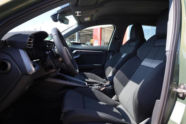 Audi A3 SPORTBACK 35 TFSI Advanced edition 150PK / 110kW NL auto 1e eigenaar, trekhaak, elektrisch verstelbare voorstoelen met geheugen, trekhaak, achteruitrijcamera (rear view), elektrische achterklep, keyless entry, verwarmbare voorstoelen, 3 zone climatronic, adaptieve
