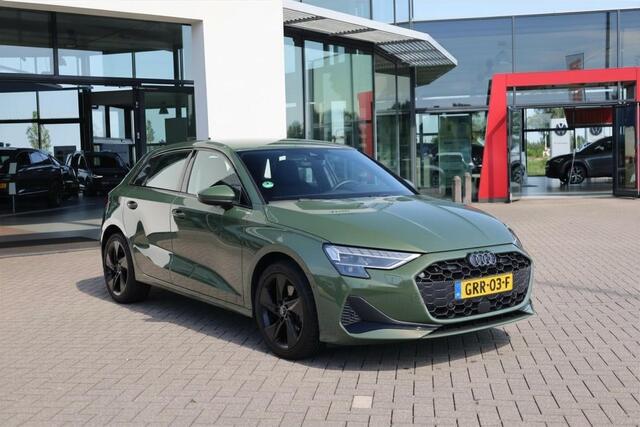 Audi A3 SPORTBACK 35 TFSI Advanced edition 150PK / 110kW NL auto 1e eigenaar, trekhaak, elektrisch verstelbare voorstoelen met geheugen, trekhaak, achteruitrijcamera (rear view), elektrische achterklep, keyless entry, verwarmbare voorstoelen, 3 zone climatronic, adaptieve
