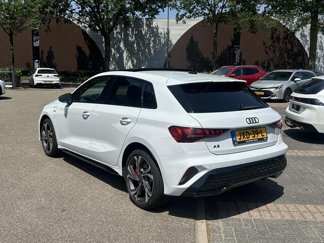 Audi A3 SPORTBACK 45 TFSI e S edition Competition 272pk PHEV| 8.000KM! | VAN: 44.900,- VOOR: 42.877,- | INCL. BTW | 143km RANGE WLTP!! | PANORAMADAK | FABRIEKSGARANTIE t/m 04-2027| LEKKER VOL! | S-LINE BINNEN + BUITEN| LEDER|