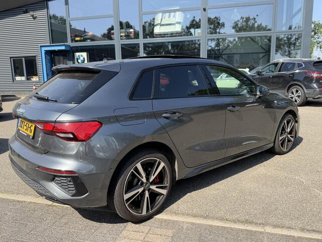 Audi A3 SPORTBACK 45 TFSI e S edition Competition 245 PK PHEV | VAN ¤ 34.900,- VOOR ¤ 32.877,- | UW WK-VOORDEEL: ¤ 2.023,- | S-LINE INTERIEUR & EXTERIEUR | PANORAMADAK | KEYLESS GO & START | BLACK OPTIC PAKKET | STOELVERWARMING | AUDI DEALER ONDERHOUDEN |