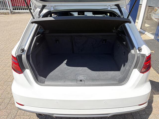 Audi A3 SPORTBACK 1.0 TFSI Sport S Line Edition / Automaat / NL-Auto / Cruise-Control / Climate-Control / LED / Radio-Bluetooth / Navi / PDC V+A / Camera / 18'' LMV / All-Seasons / ENZ.