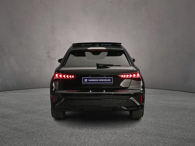 Audi A3 SPORTBACK 45 TFSI e S edition Competition | Panoramadak | Elektrische achterklep | SONOS | Ambient-lichtpakket Pro | Adaptive Cruise Control |