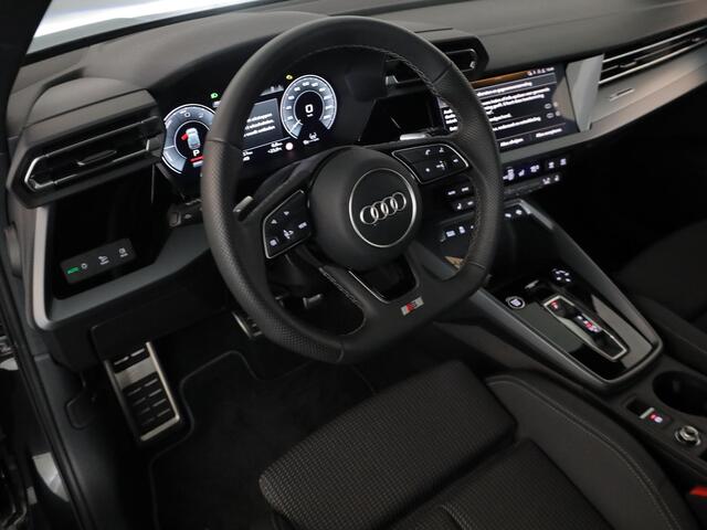 Audi A3 SPORTBACK 40 TFSI e S edition 204 pk S-tronic | Verlengde garantie | Parkeersensoren (Park assist) | Achteruitrijcamera | Adaptieve cruise control | Autom. airco (3 zones) | S-Line |