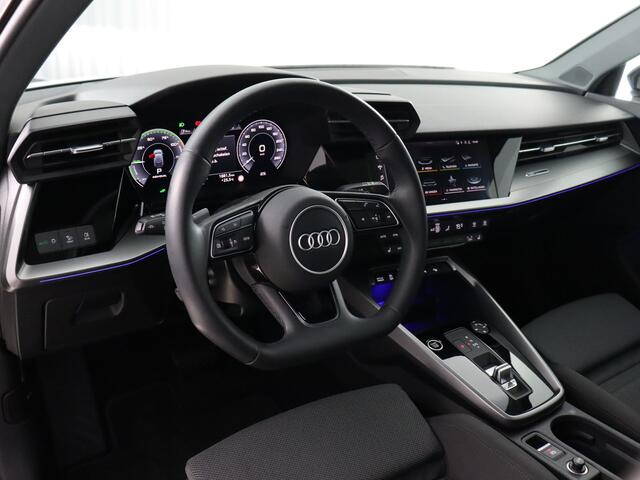 Audi A3 SPORTBACK 45 TFSI e S edition Competition (Black optiek / Pano / Carplay / Navi / Keyless / Sfeerverlichting)