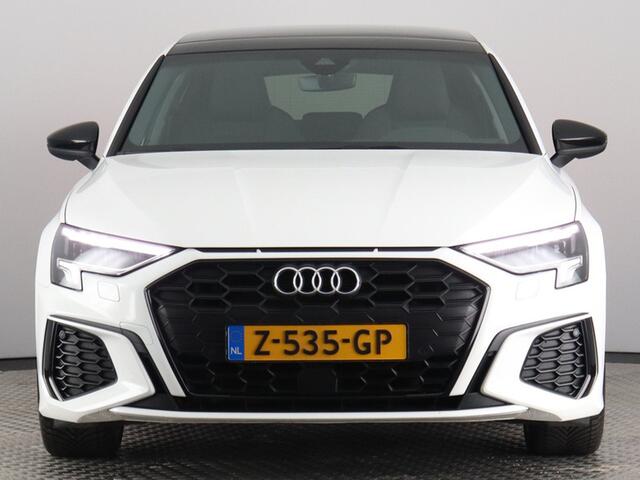 Audi A3 SPORTBACK 45 TFSI e S edition Competition (Black optiek / Pano / Carplay / Navi / Keyless / Sfeerverlichting)