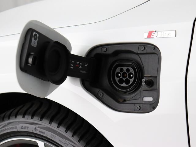 Audi A3 SPORTBACK 45 TFSI e S edition Competition (Black optiek / Pano / Carplay / Navi / Keyless / Sfeerverlichting)